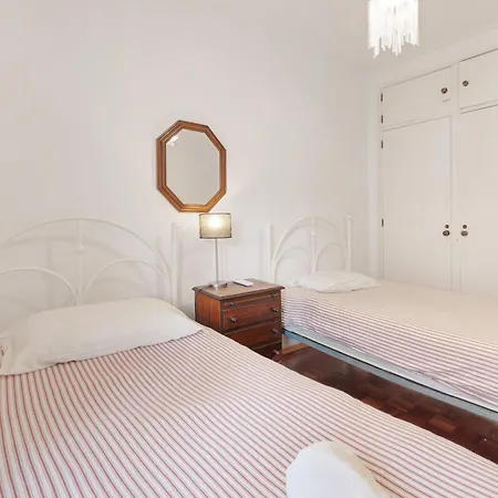 Elegant Vintage House With Barbecue 度假居 *