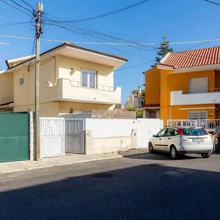 בית נופש Elegant Vintage House With Barbecue