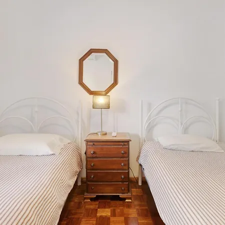 Elegant Vintage House With Barbecue Cascais