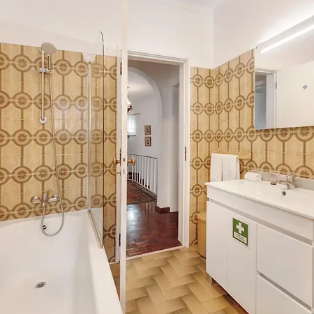 Elegant Vintage House With Barbecue Cascais