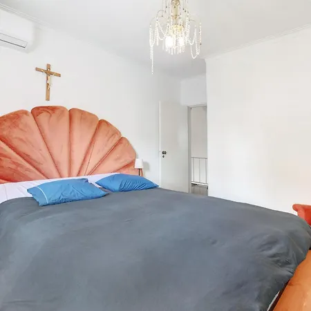 Nyaraló Elegant Vintage House With Barbecue *